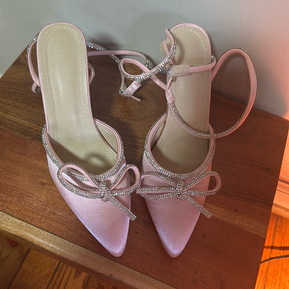 New women’s bow heels